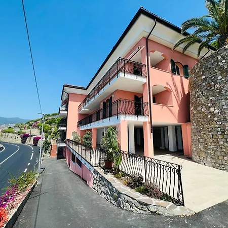 Luxury La Brezza 3 - Fronte Mare Apartment