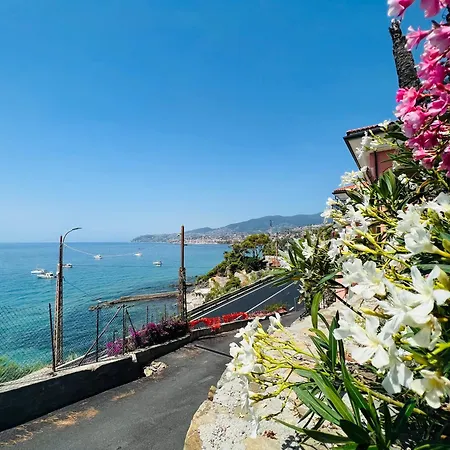Apartment Luxury La Brezza 3 - Fronte Mare Sanremo