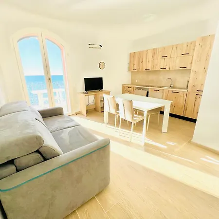 Luxury La Brezza 3 - Fronte Mare Apartment *