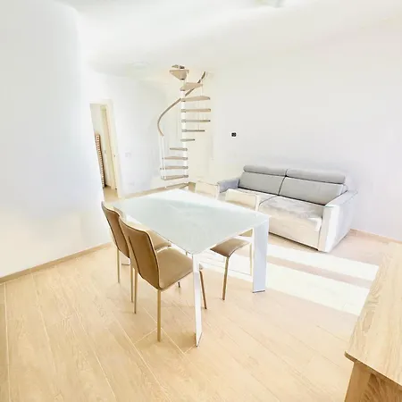 Luxury La Brezza 3 - Fronte Mare Apartment *